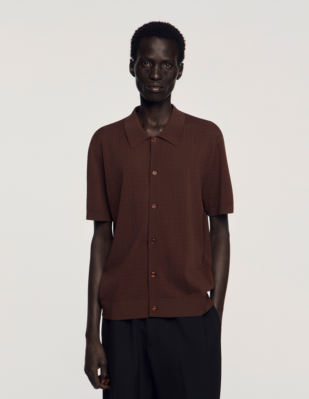 Мужская коричневая ажурная рубашка_4