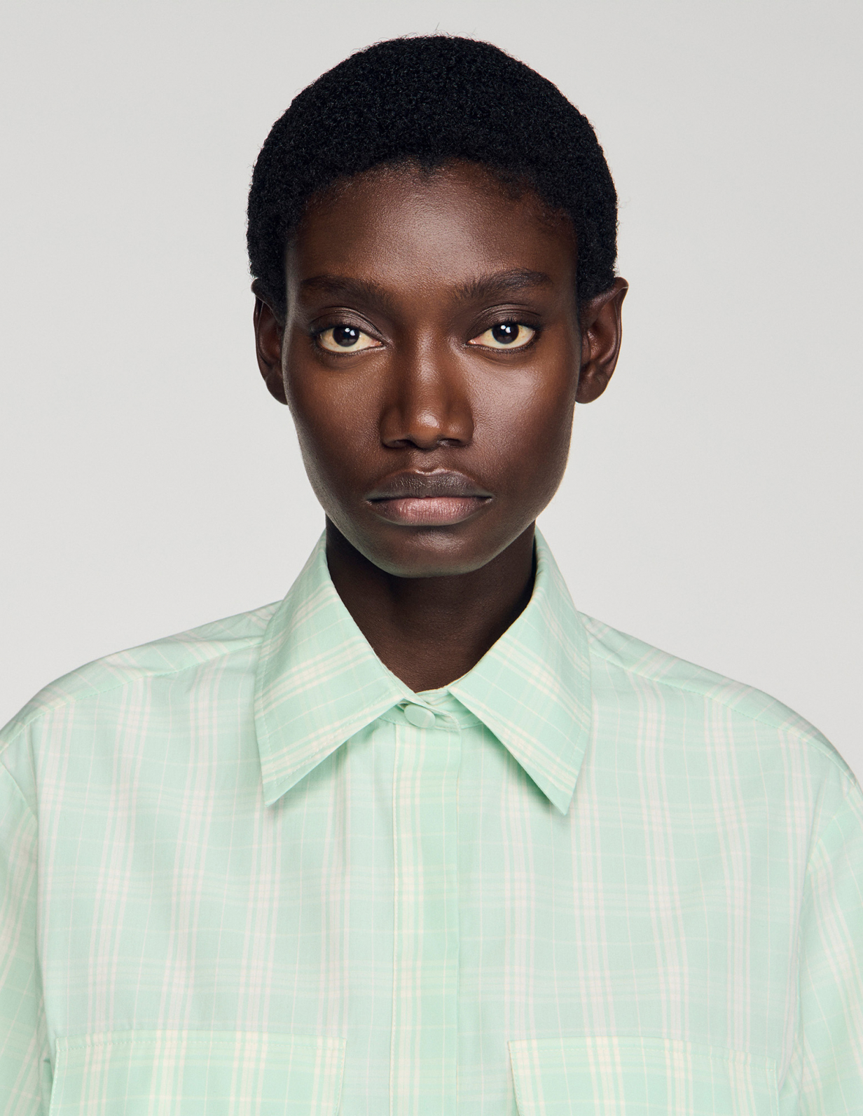 Женская рубашка в клетку с коротким рукавом_3