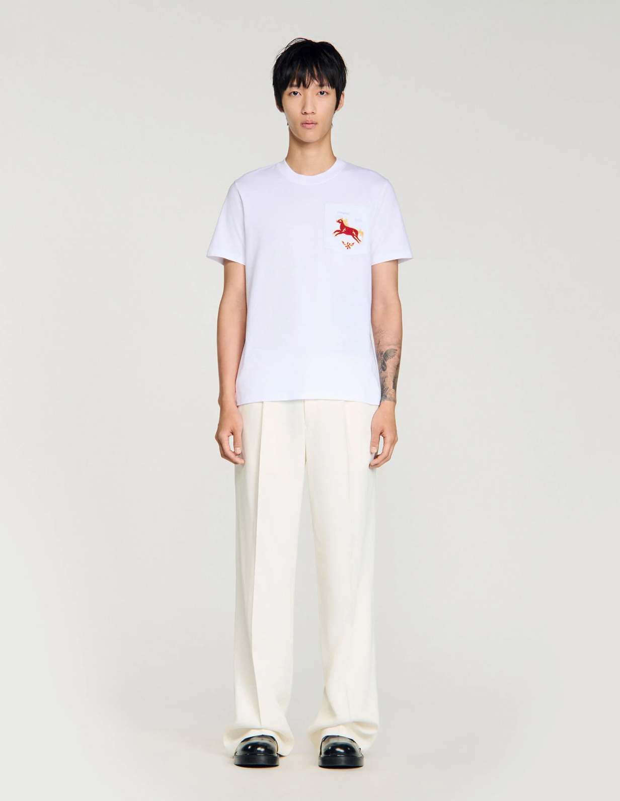 Чоловіча біла футболка з вишивкою коня_2