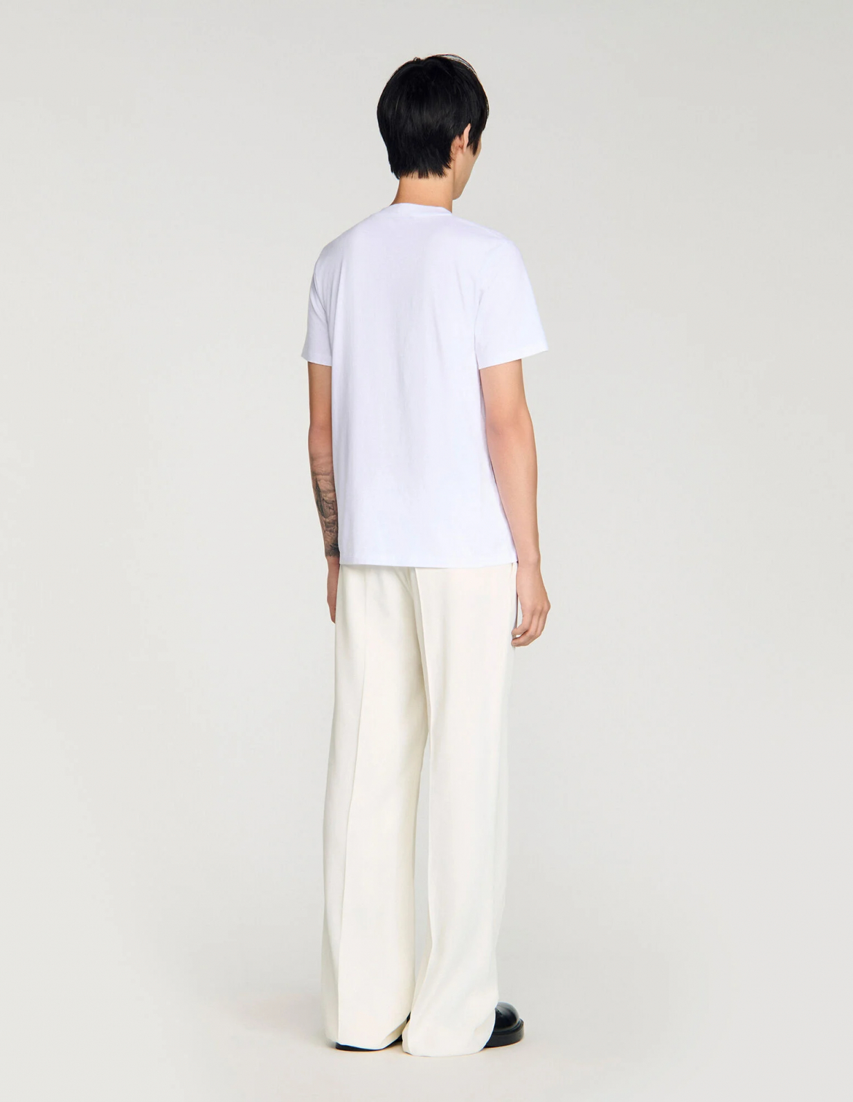 Чоловіча біла футболка з вишивкою коня_5