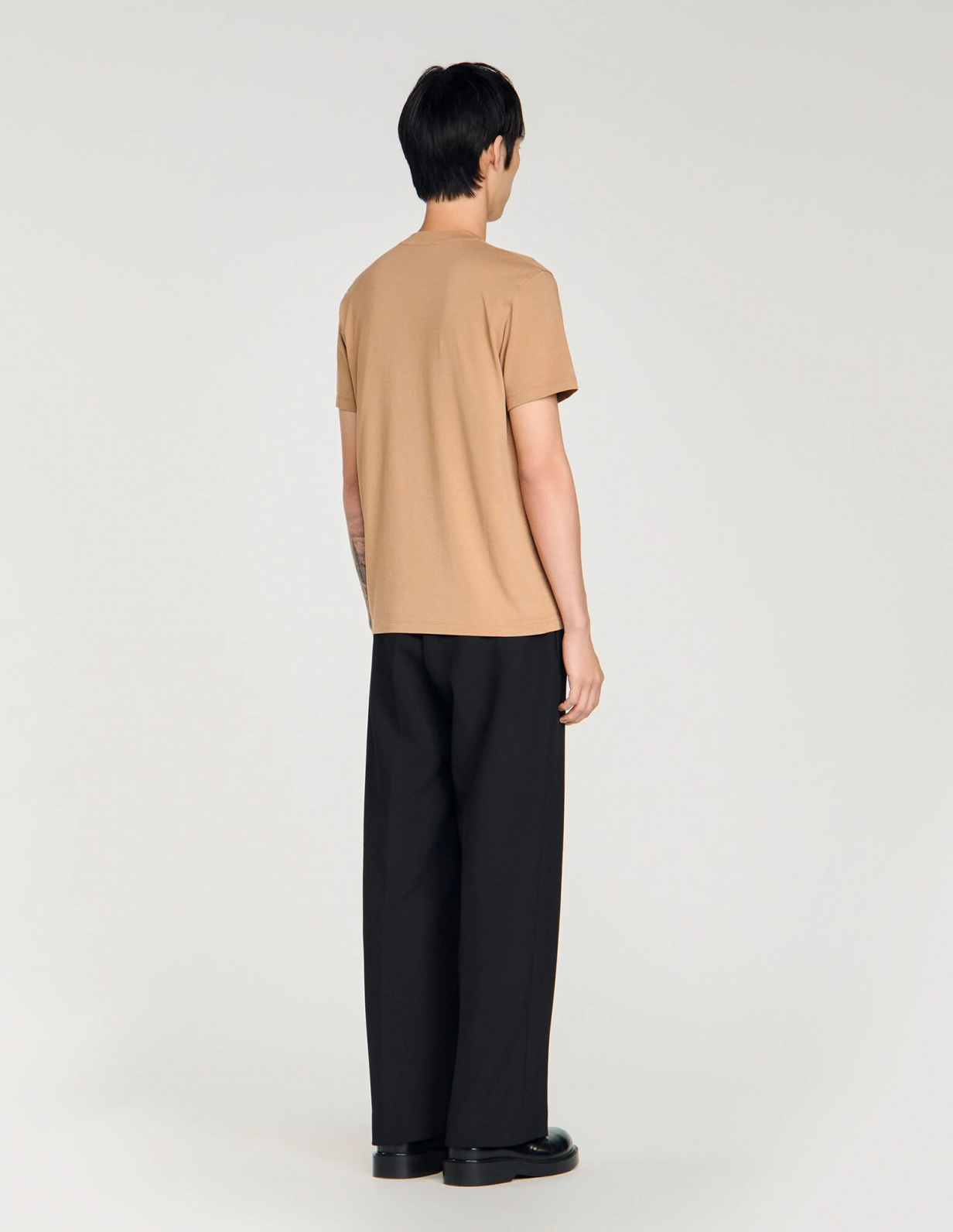 Чоловіча бежева футболка з вишивкою коня_5