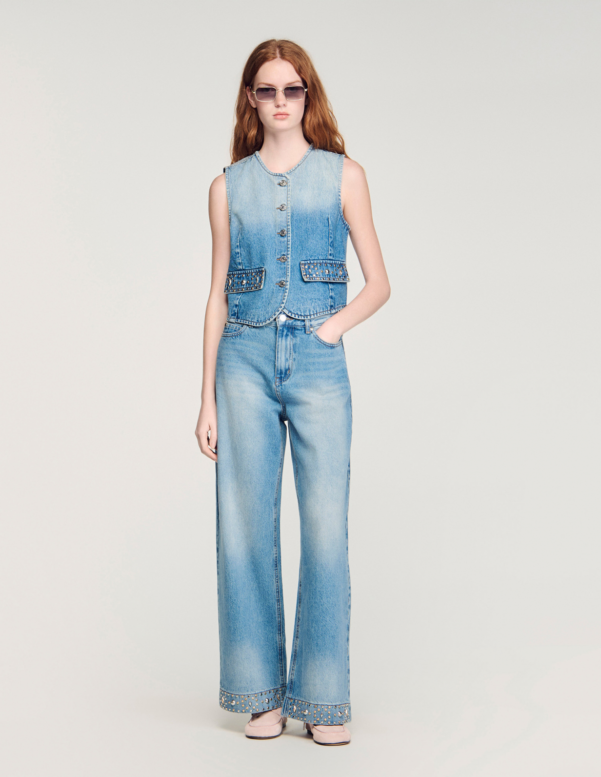 Женские синие широкие джинсы из заклепками_1