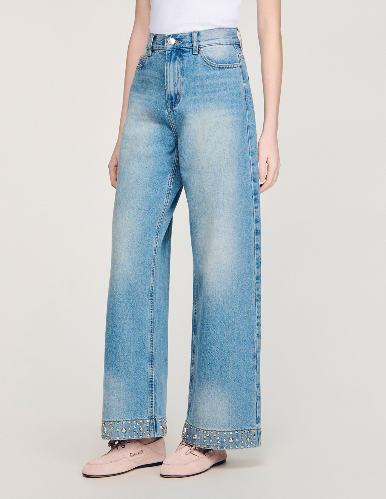 Женские синие широкие джинсы из заклепками_4