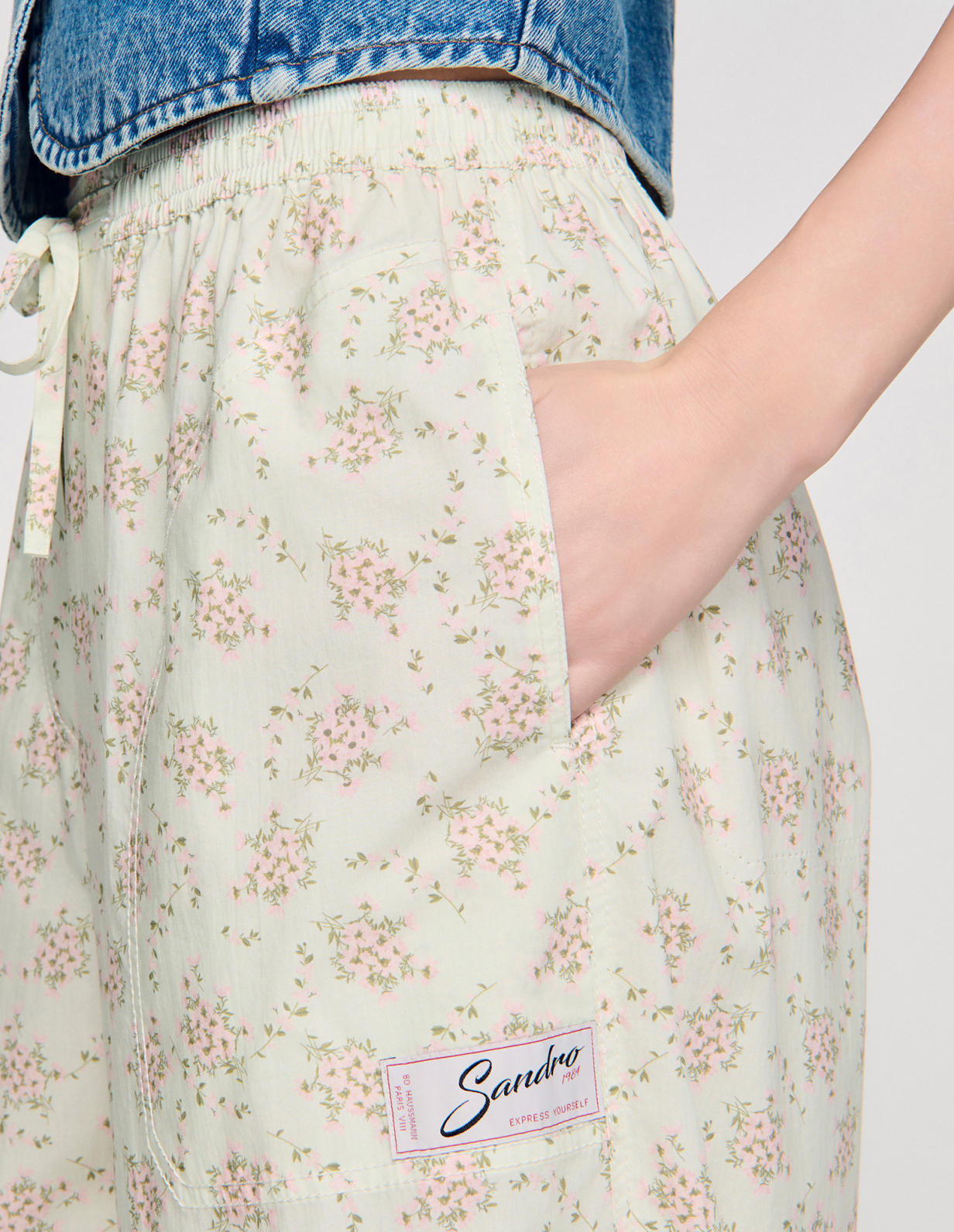 Женский джинсовый жилет с заклепками_3