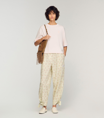 Женская футболка с контрастной отделкой