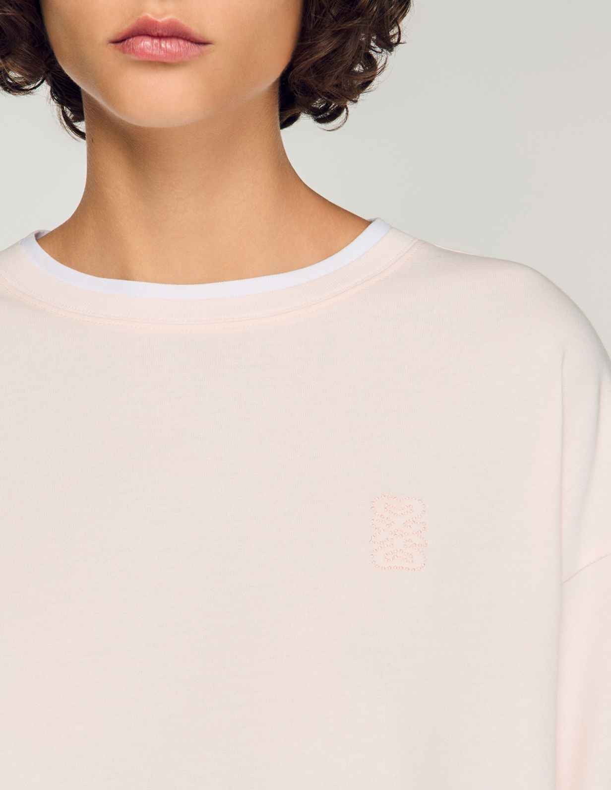 Женская футболка с контрастной отделкой_3