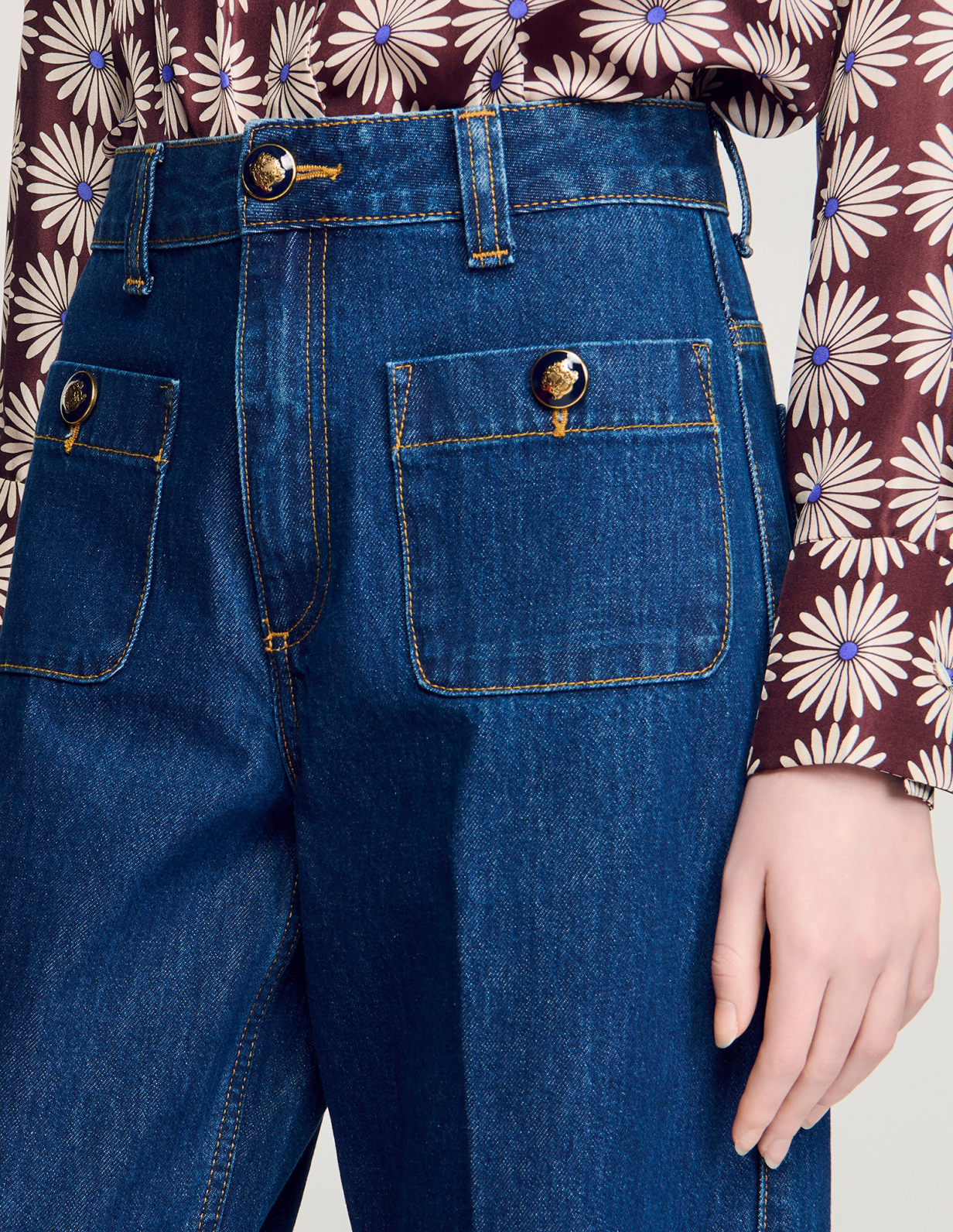 Жіночі широкі джинси з накладними кишенями_3