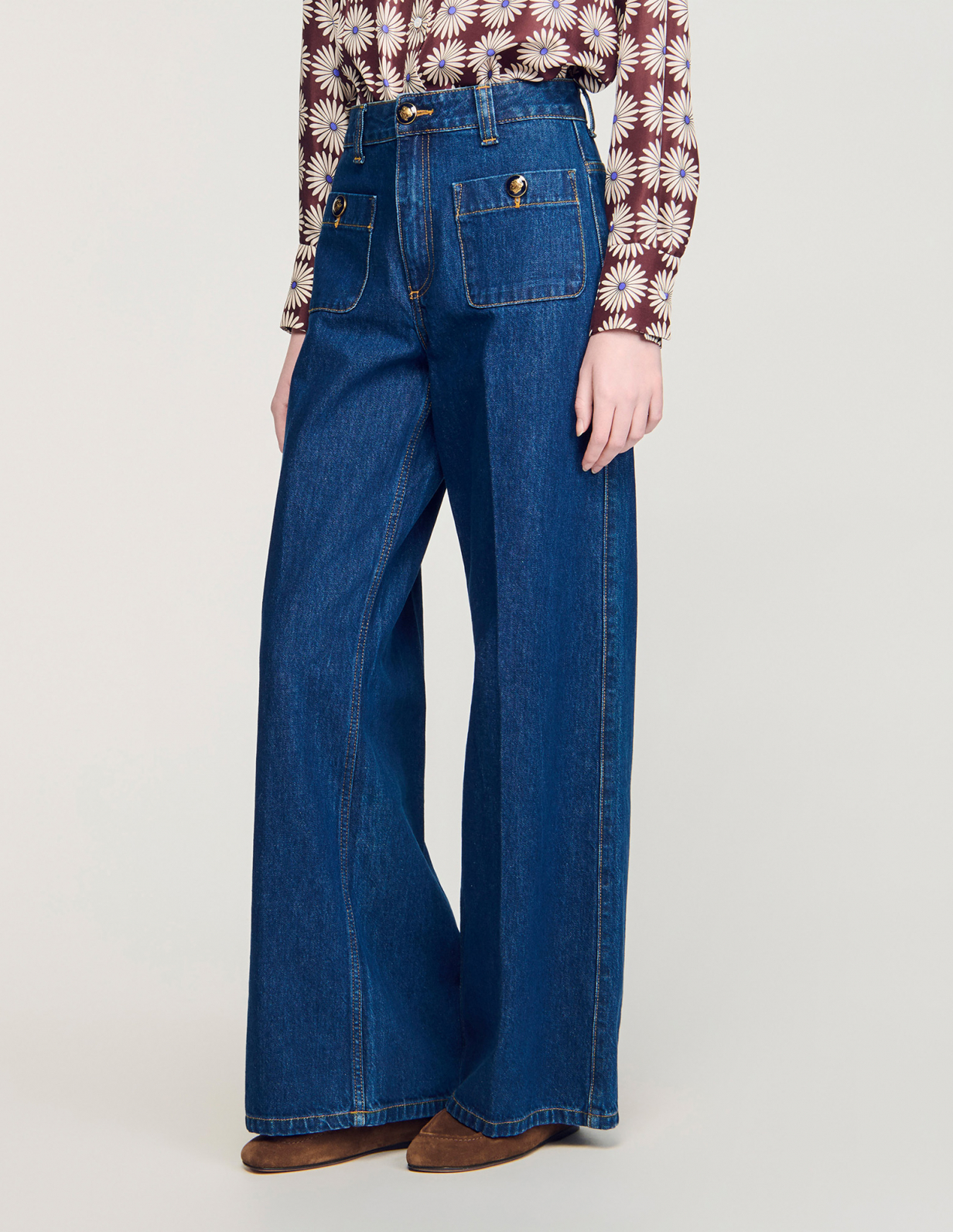 Жіночі широкі джинси з накладними кишенями_4