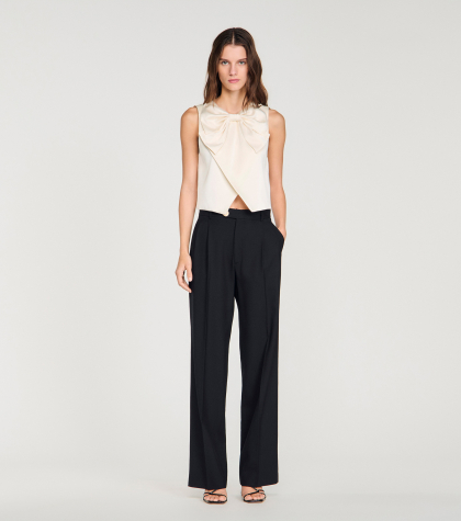 Жіночі класичні брюки зі складками