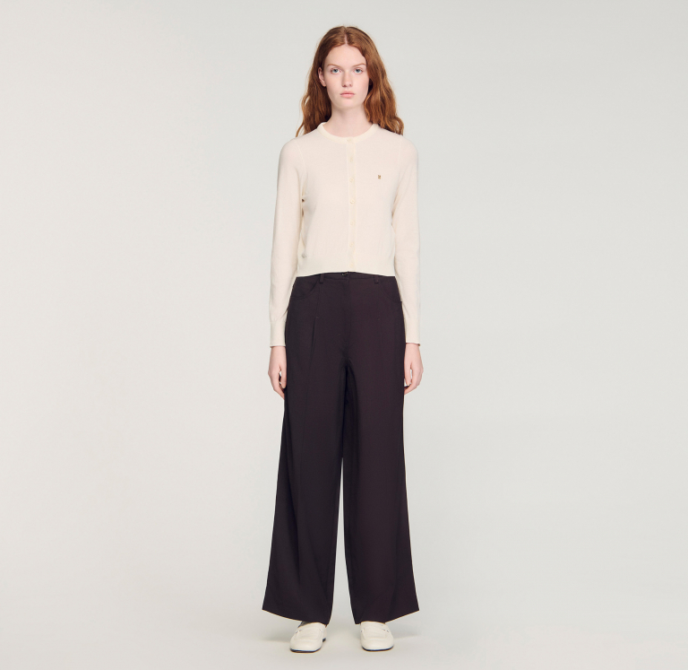 Жіночий молочний кардиган з логотипом