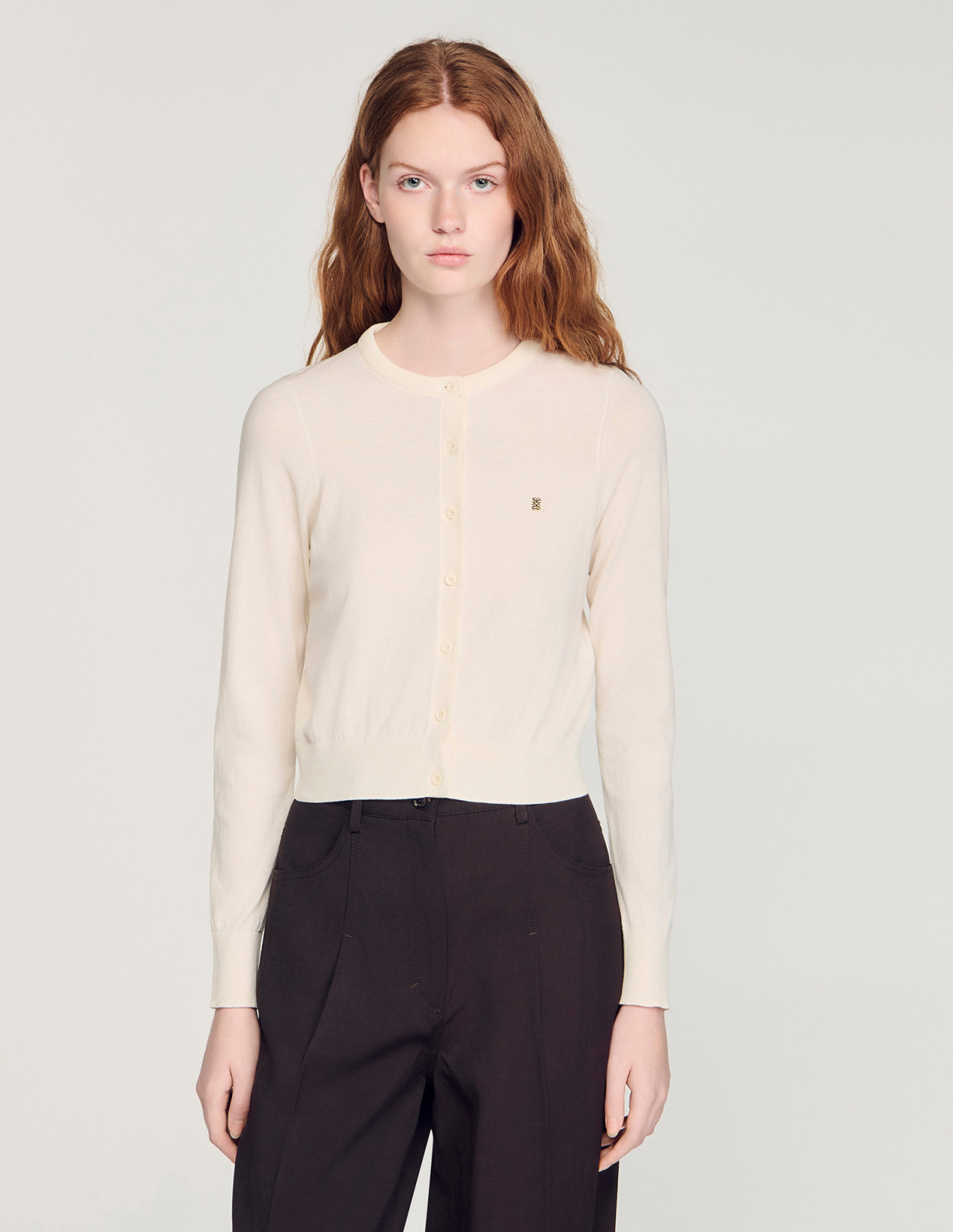 Жіночий молочний кардиган з логотипом_4