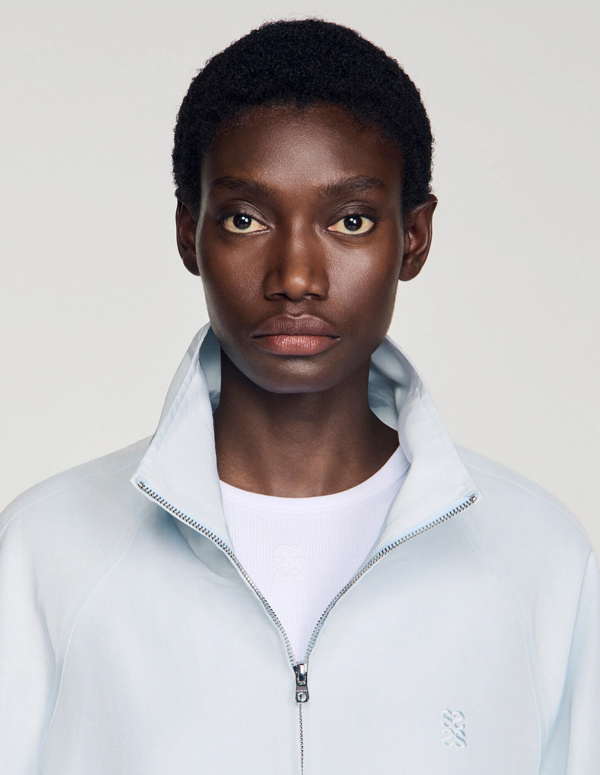 Женская куртка свободного кроя с воротником стойкой_3