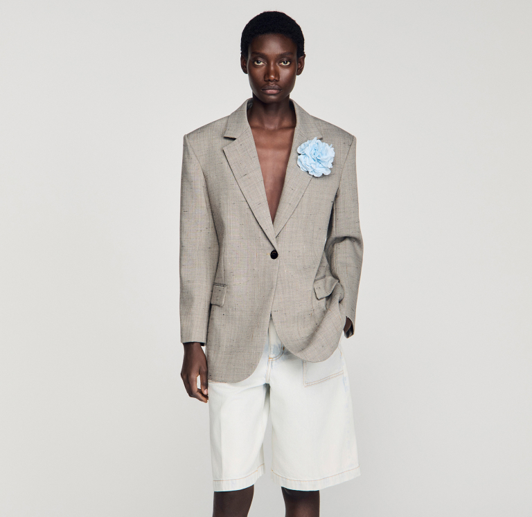 Жіночий сірий картатий жакет з брошкою