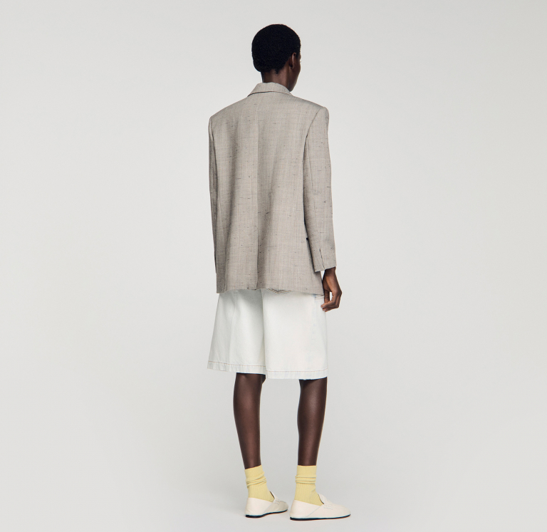 Жіночий сірий картатий жакет з брошкою