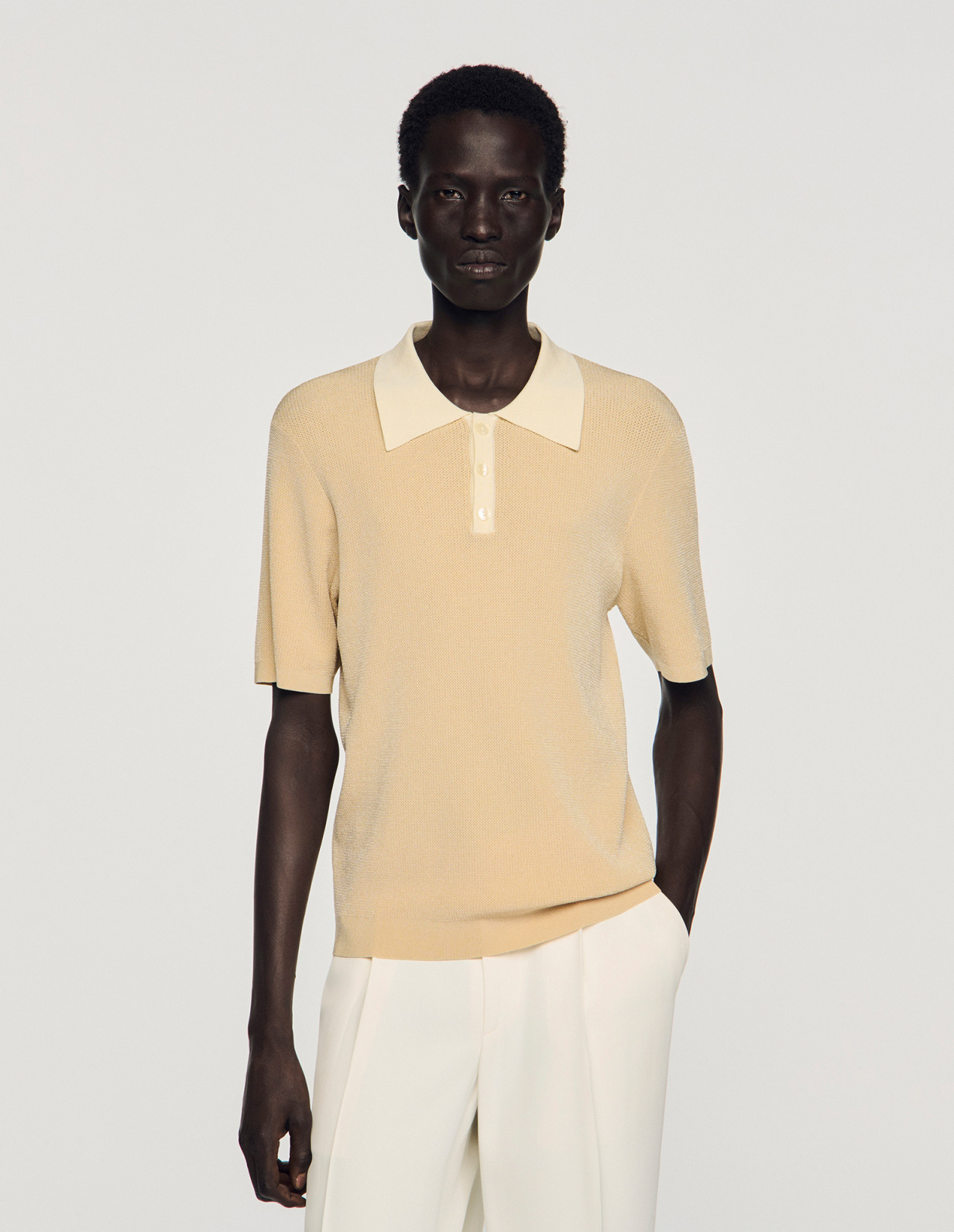 Мужское бежевое поло с контрастным воротником_4