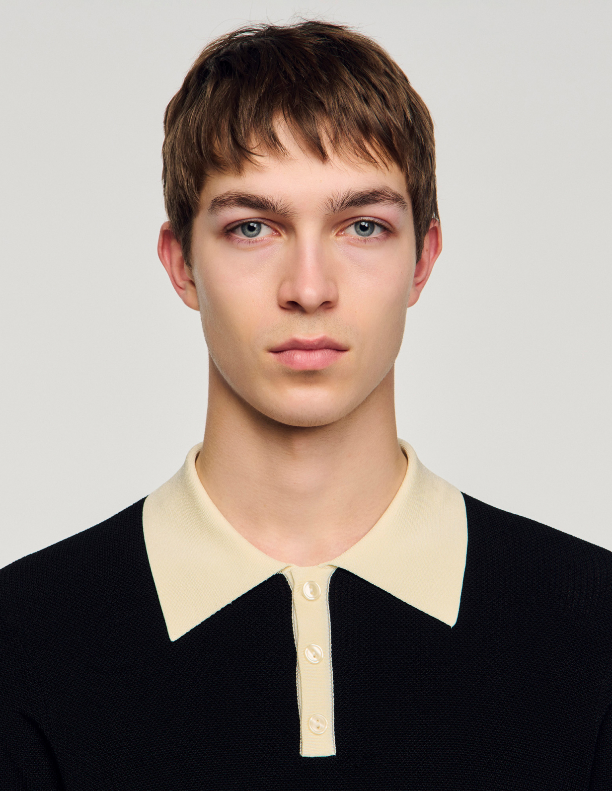 Мужское черное поло с контрастным воротником_3