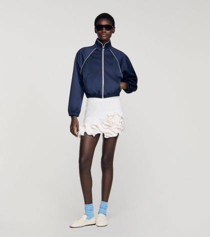 Жіноча коротка атласна куртка з вишитим логотипом