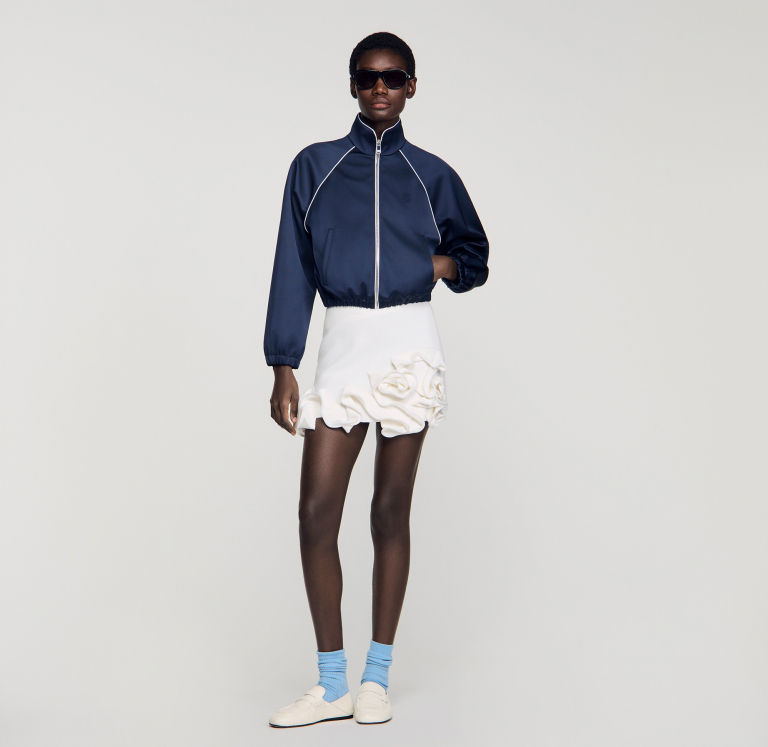 Жіноча коротка атласна куртка з вишитим логотипом