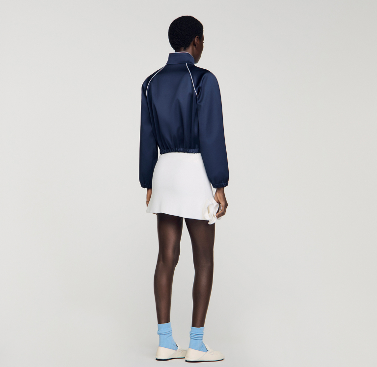 Жіноча коротка атласна куртка з вишитим логотипом