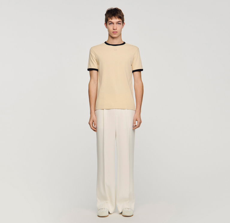 Чоловіча бежева футболка з контрастною окантовкою