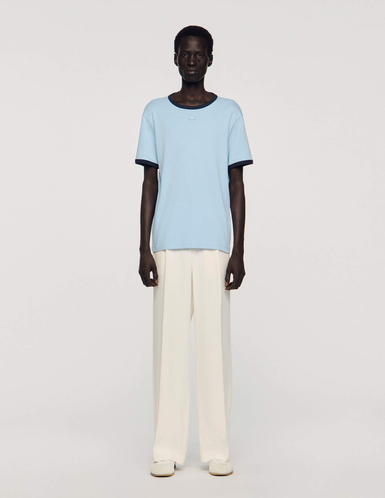 Чоловіча блакитна футболка з контрастною окантовкою_2