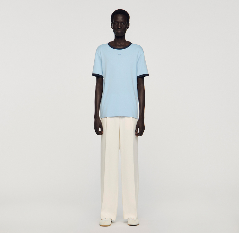 Чоловіча блакитна футболка з контрастною окантовкою