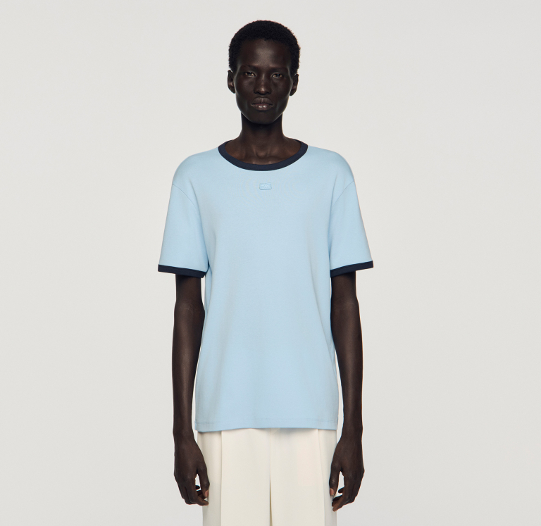 Чоловіча блакитна футболка з контрастною окантовкою