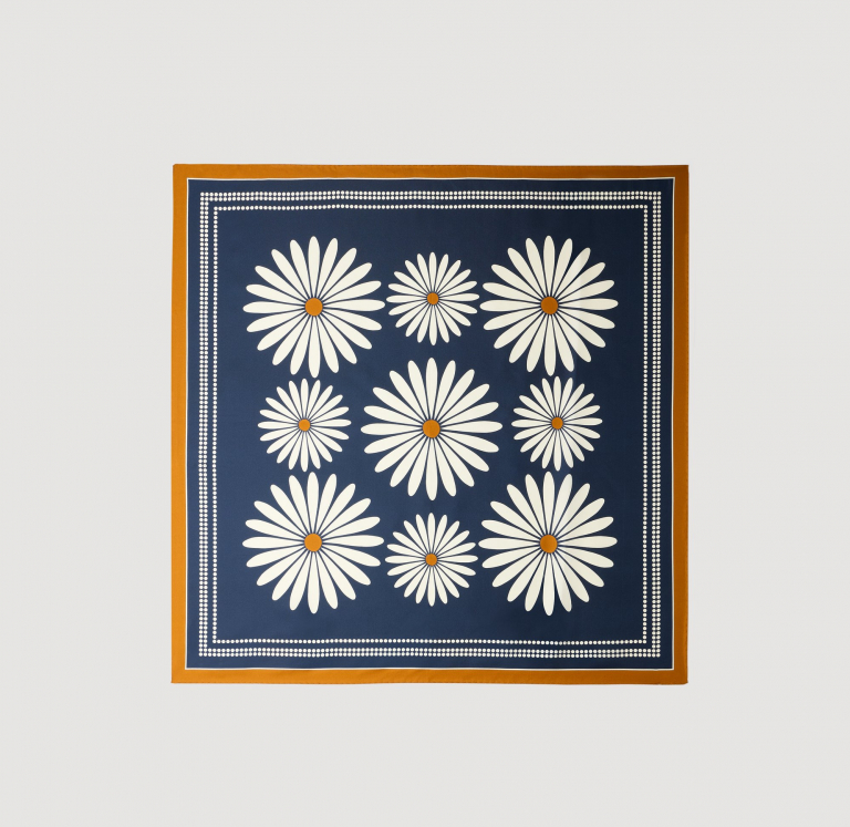 Жіночий шовковий шарф з квітковим принтом