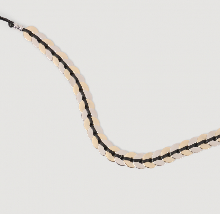 Жіночий ремінь з металевими деталями