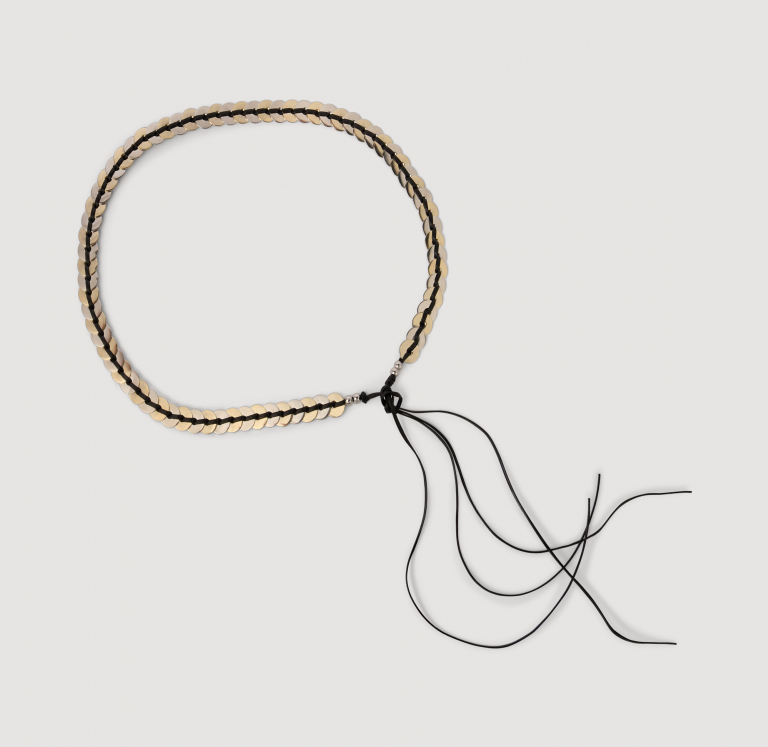 Жіночий ремінь з металевими деталями