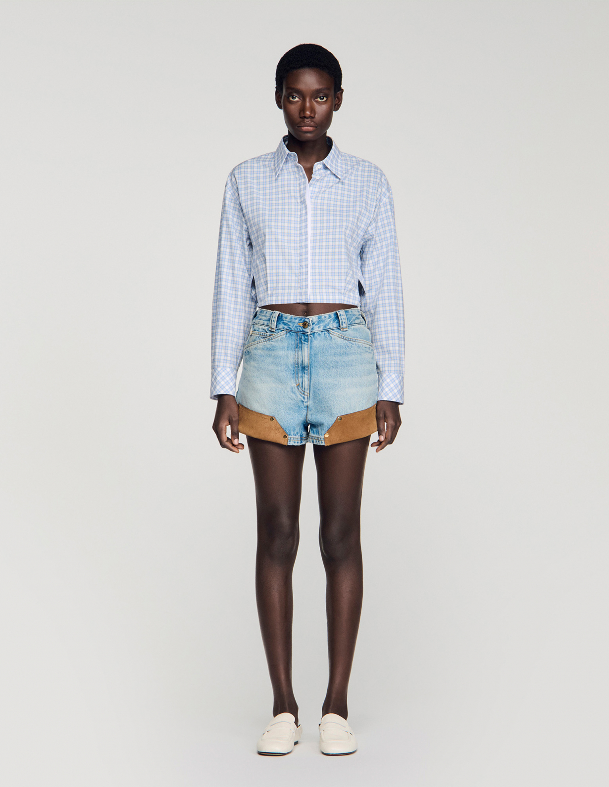 Женские джинсовые шорты с замшевыми деталями_2