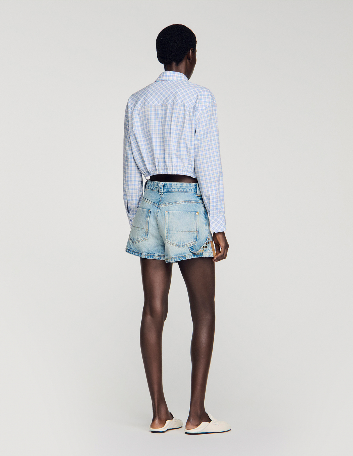 Женские джинсовые шорты с замшевыми деталями_5