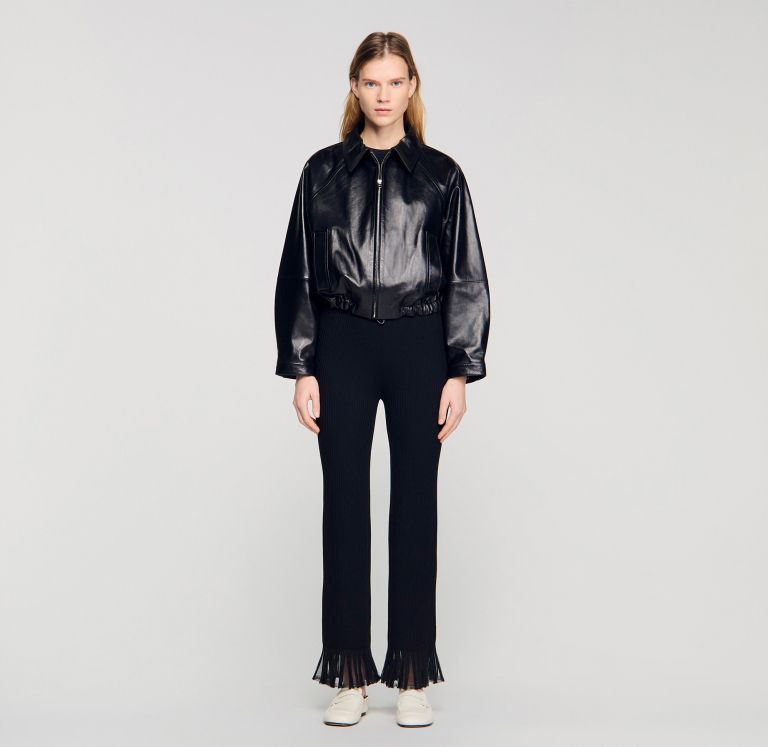 Жіноча чорна шкіряна куртка