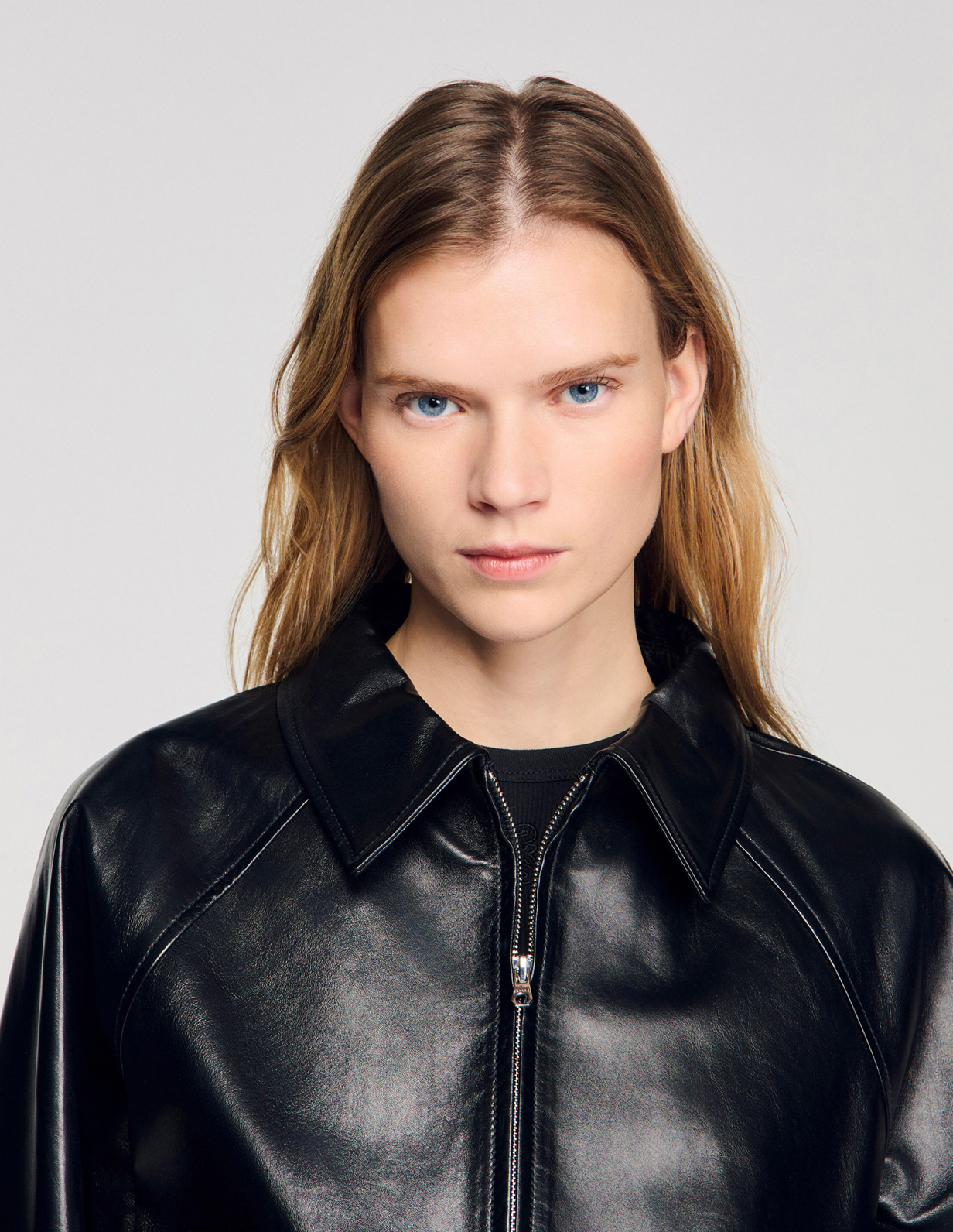 Жіноча чорна шкіряна куртка_3