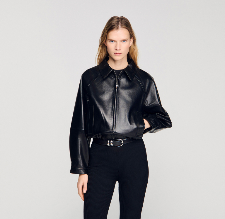 Жіноча чорна шкіряна куртка