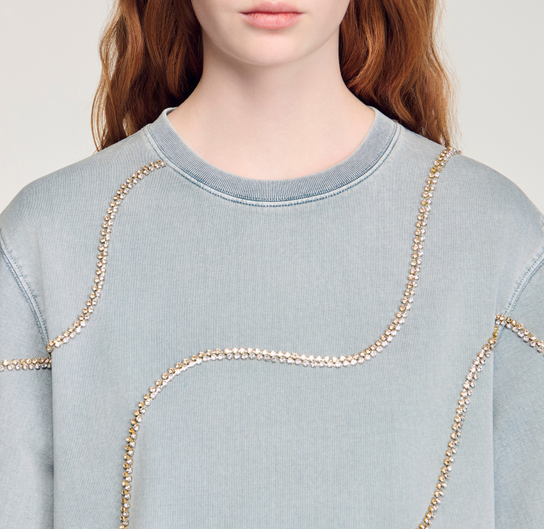 Жіноча сіра футболка зі стразами