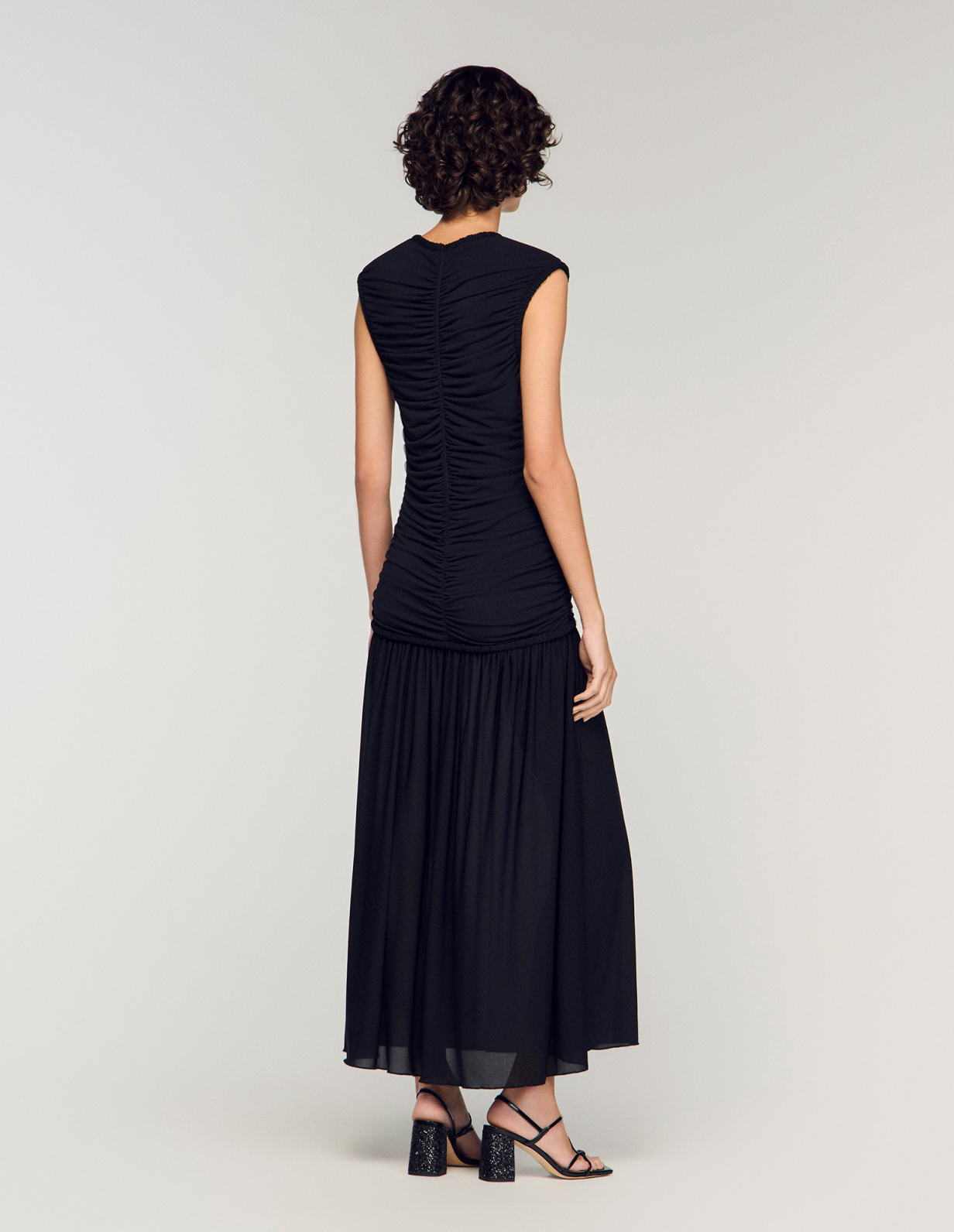 Жіноча чорна сукня-максі з драпіруванням_5