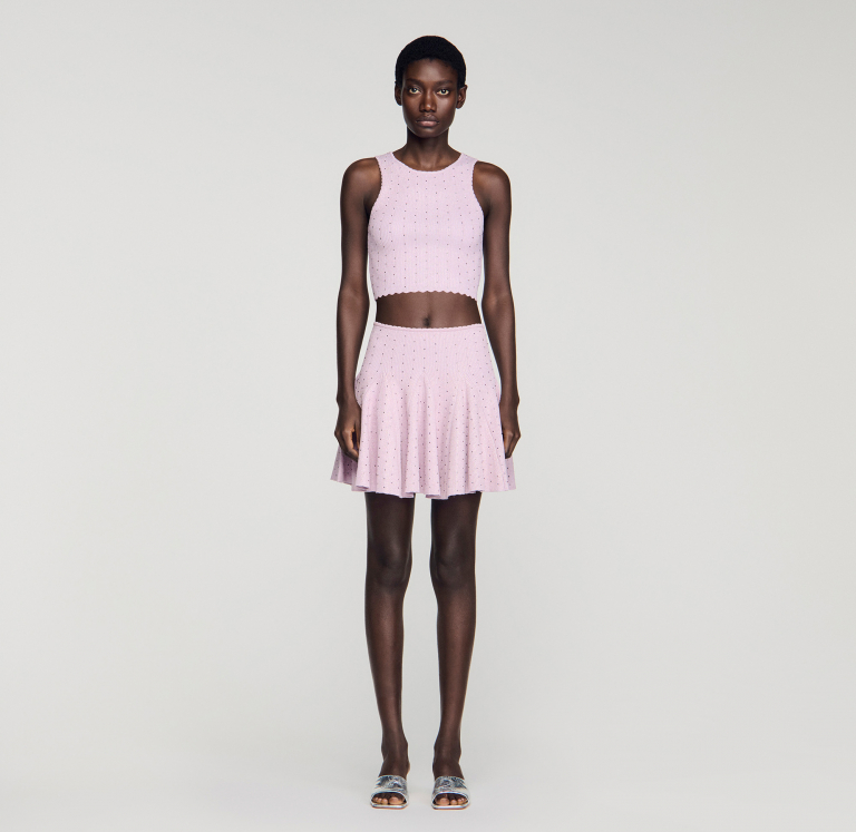 Женская короткая вязаная юбка, украшенная стразами