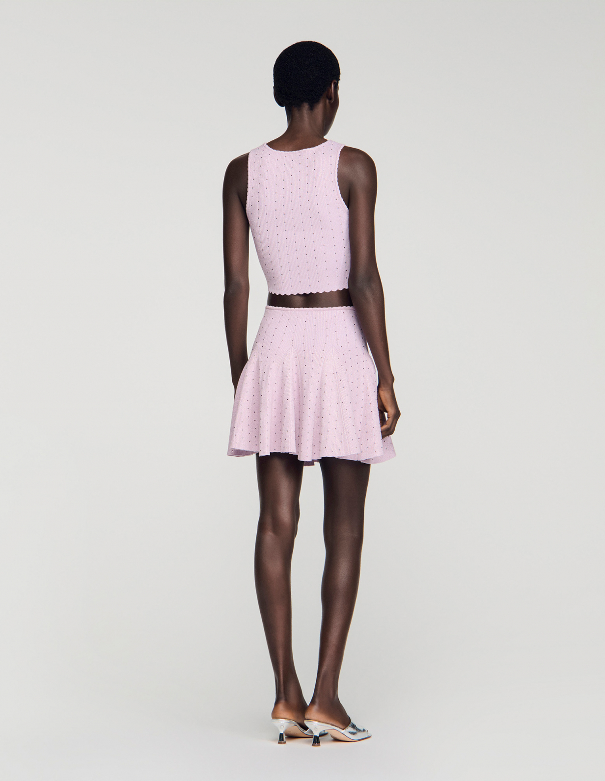 Женская короткая вязаная юбка, украшенная стразами_5