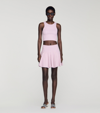 Женский короткий вязаный топ со стразами