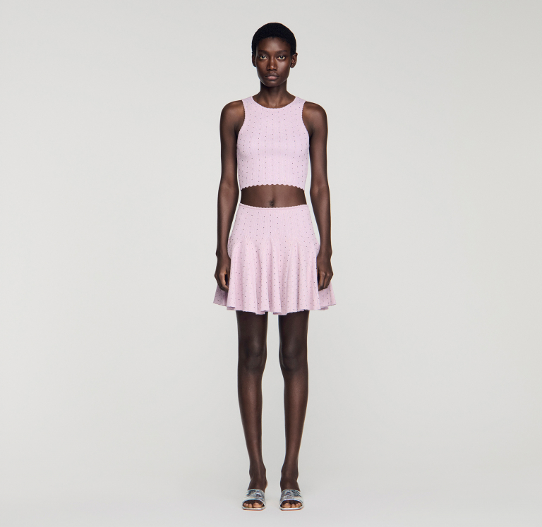 Женский короткий вязаный топ со стразами