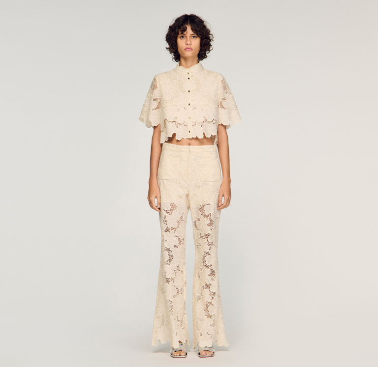 Жіноча сорочка з квітковим гіпюровим мереживом