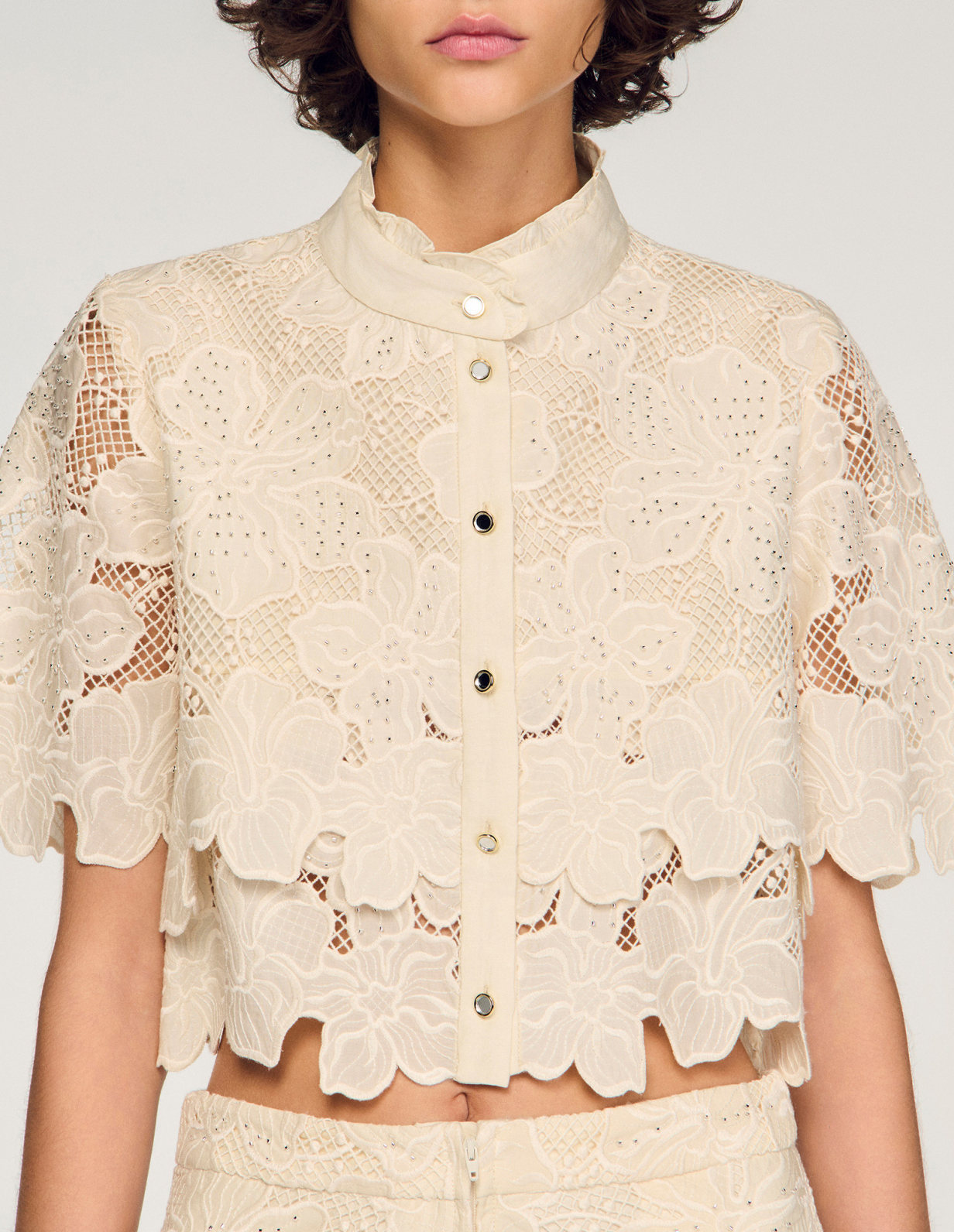 Жіноча сорочка з квітковим гіпюровим мереживом_3
