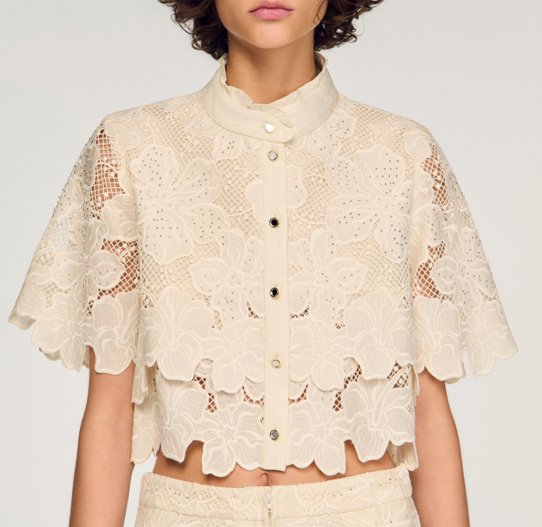 Жіноча сорочка з квітковим гіпюровим мереживом