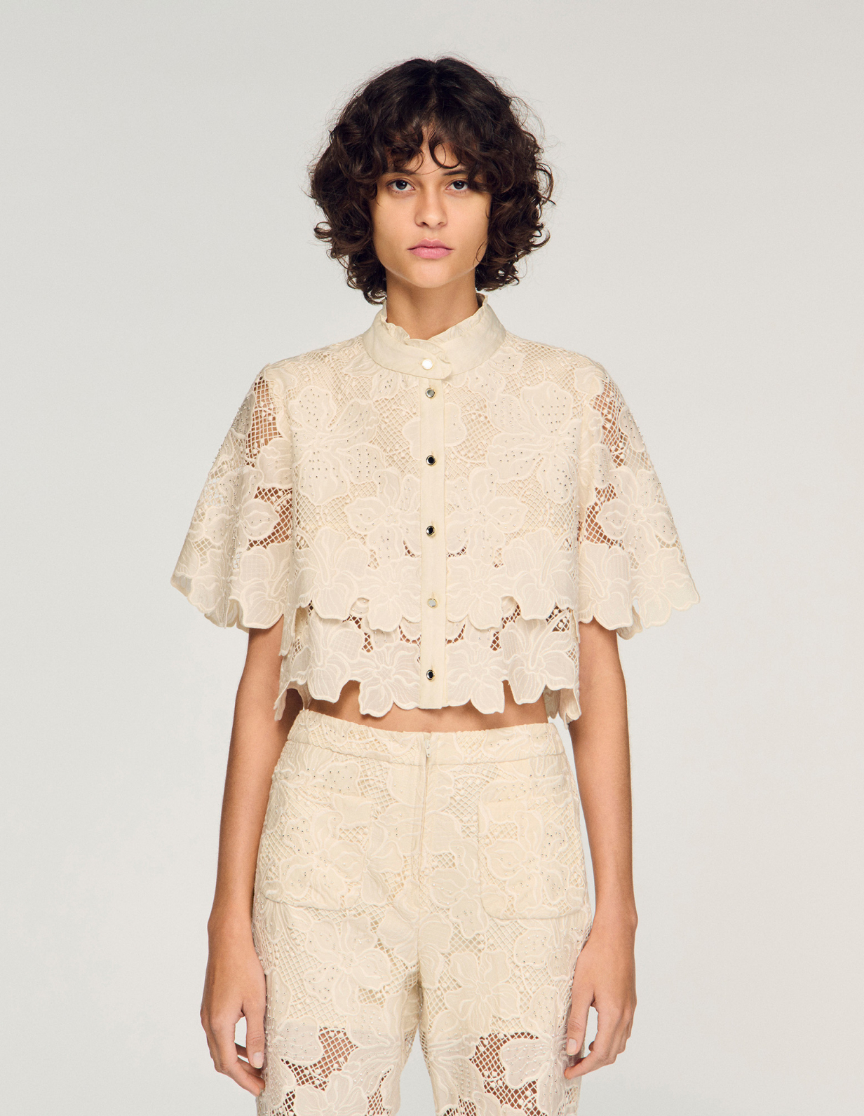 Жіноча сорочка з квітковим гіпюровим мереживом_4