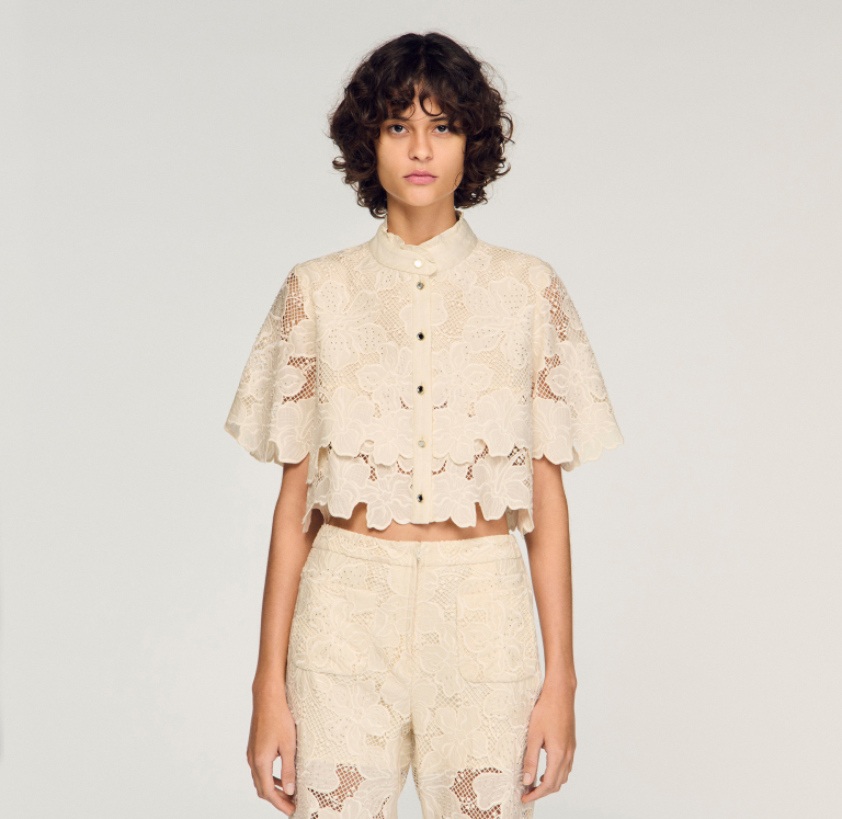 Жіноча сорочка з квітковим гіпюровим мереживом