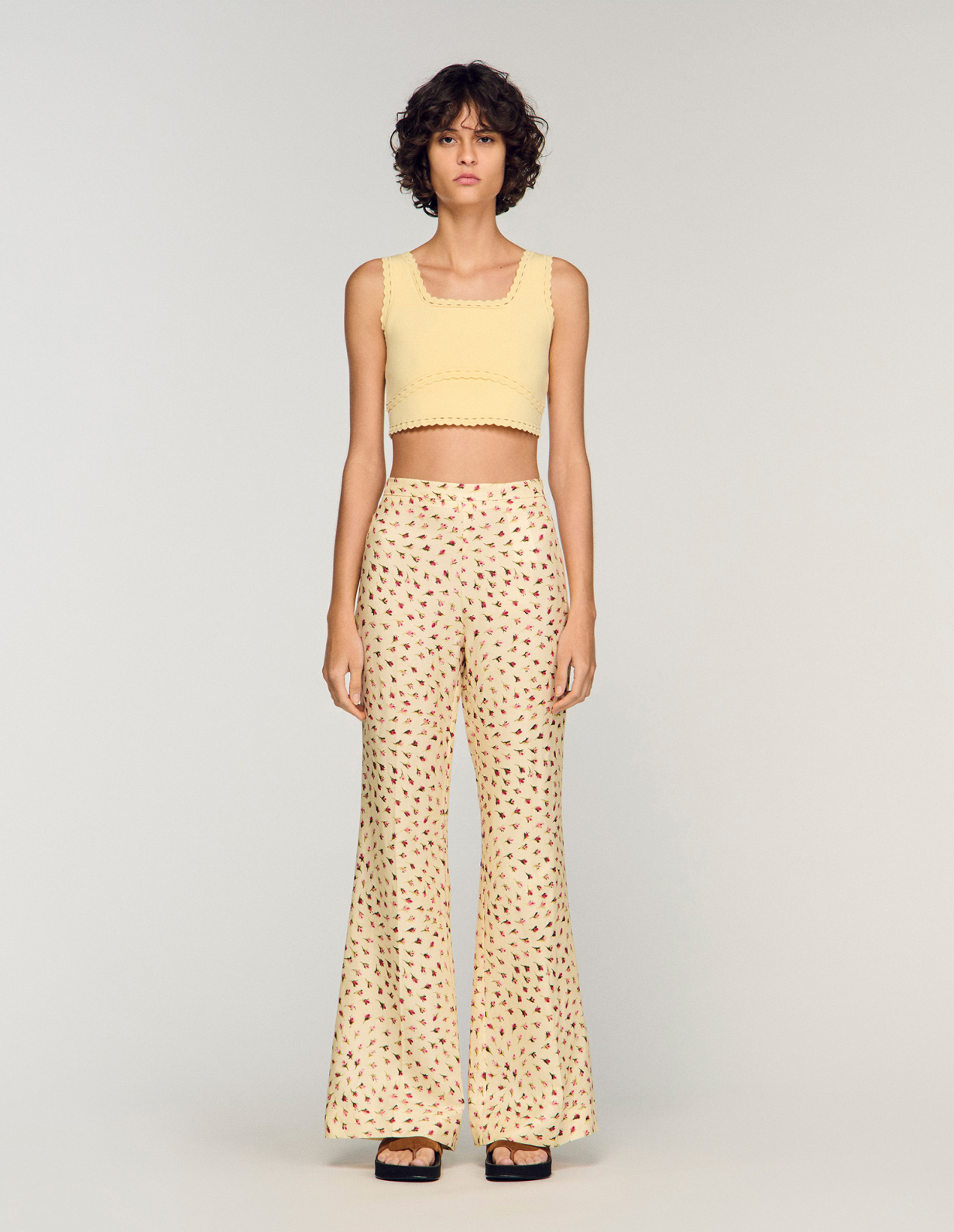 Женские молочные брюки с цветочным принтом_2