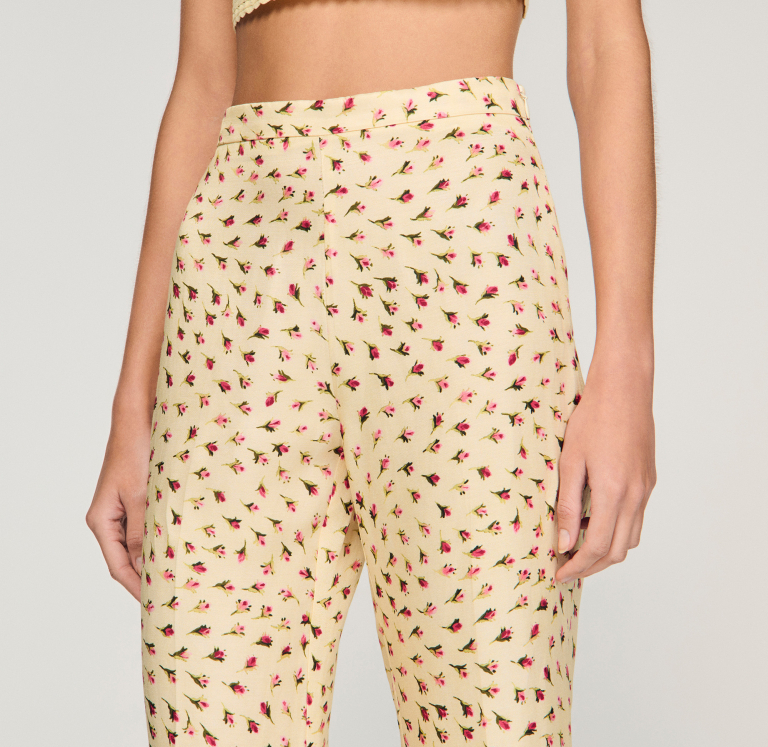 Женские молочные брюки с цветочным принтом