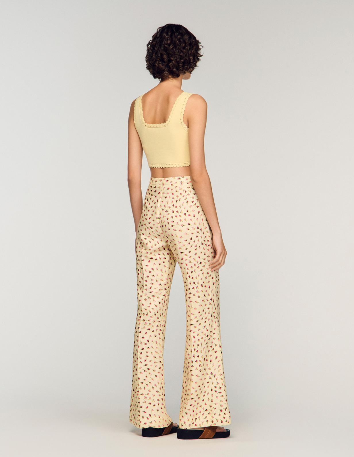 Женские молочные брюки с цветочным принтом_5