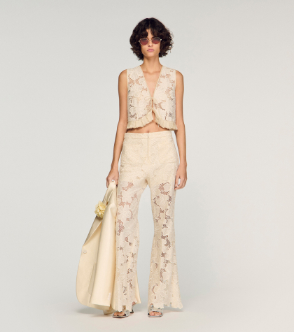 Жіночий топ із гіпюрового мережива з оборкою